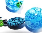 Blue daisy earrings with green millifiori