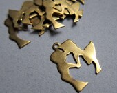 DESTASH- 10 Retro Kissing Couple charm, raw brass charm, stamping, pendant, boy and girl kiss