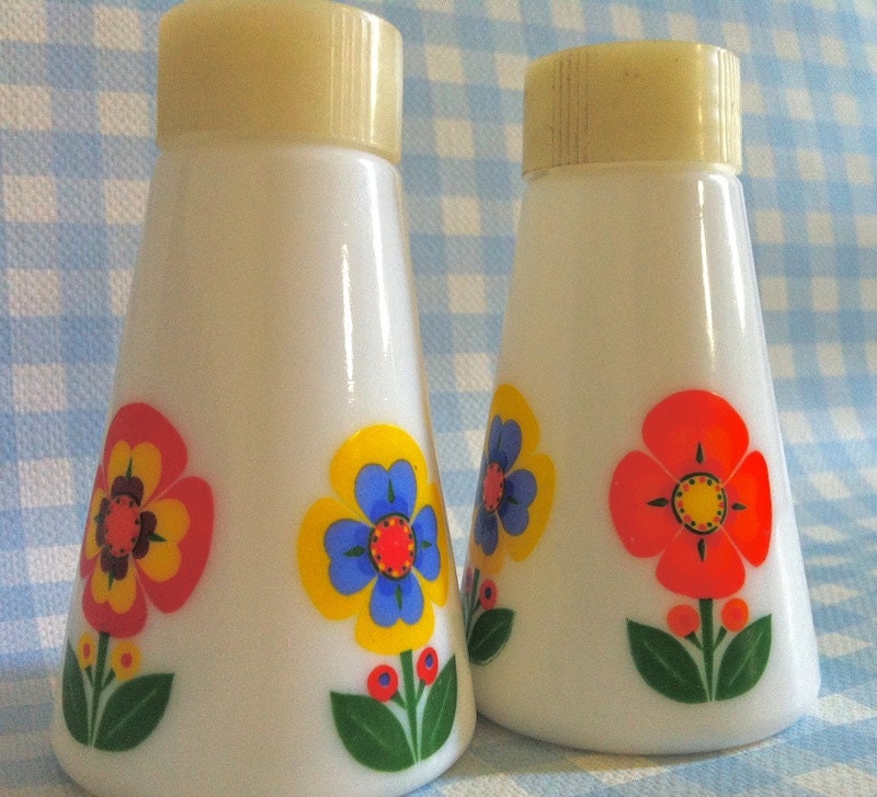 1970s Scandi Flowers Salt And pepper Servers
