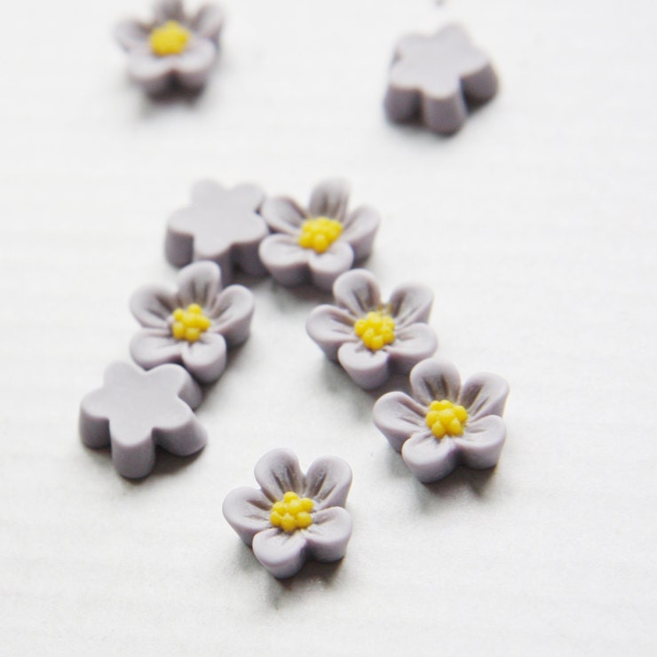 10pcs Acrylic Flower Cabochons-Purple 13mm (29F2-A-160)