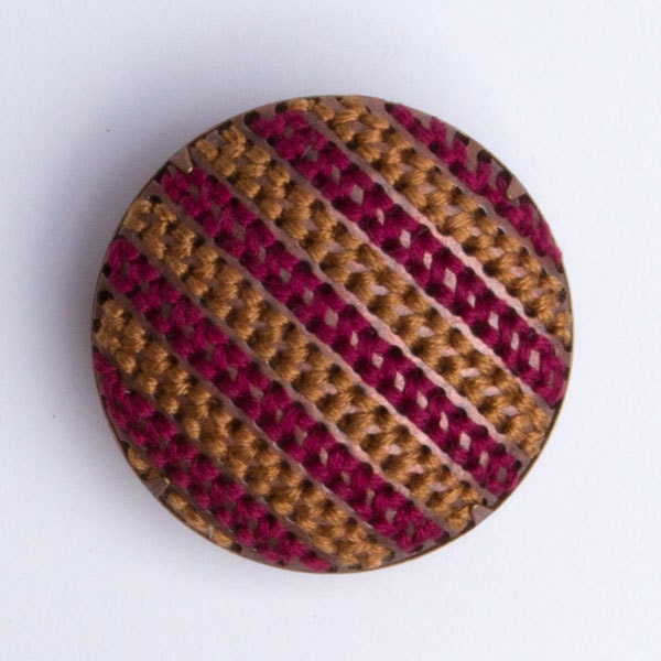Chained embroidered Brooch (Burgundy, gold)