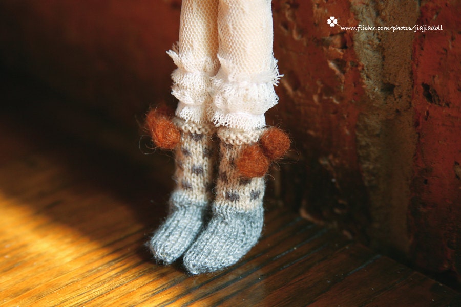 jiajiadoll- Hand Knit- brown dot pompom socks fits momoko- blythe -Misaki- Unoa light- Lati yellow