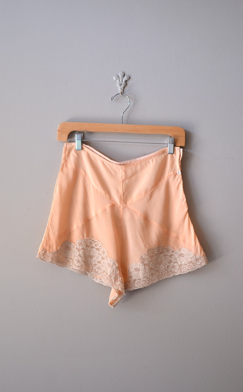 40s tap pants / 1940s lingerie / lace tap pants