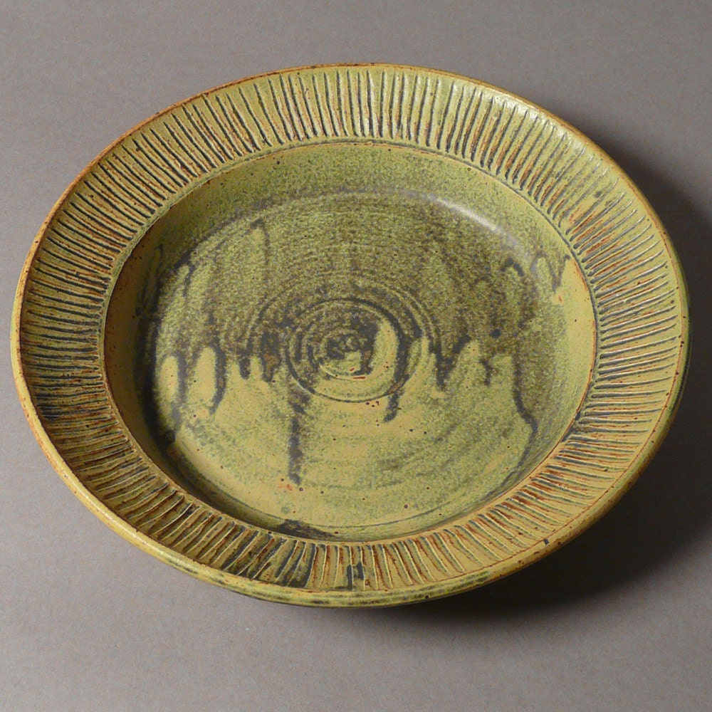 Incised Rim Serving Dish - Yellow Green