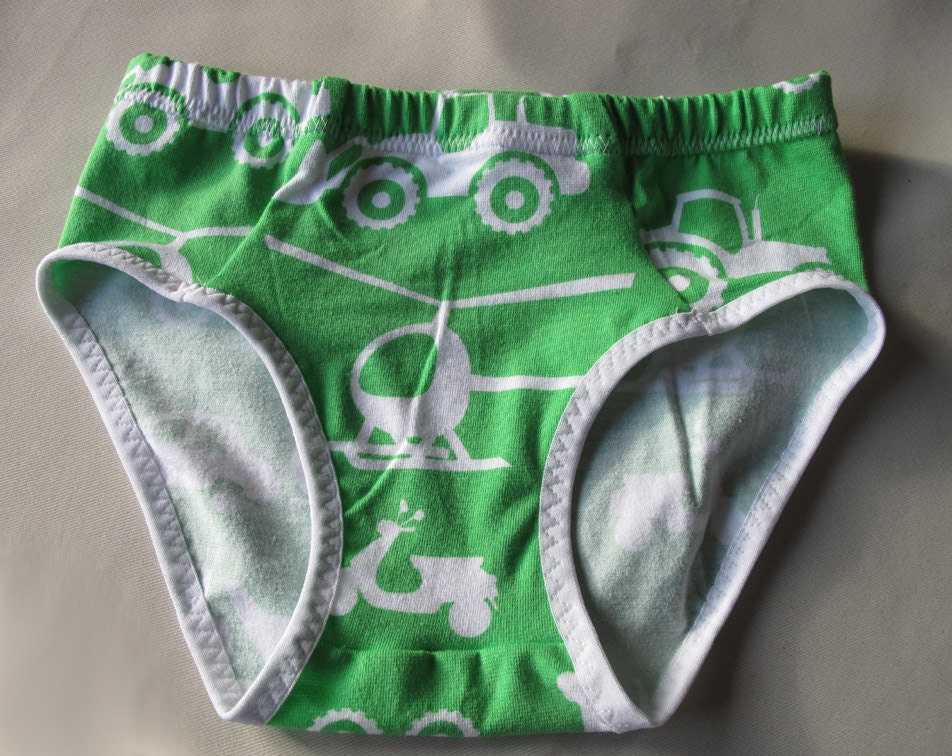 Briefs - Vehicles on green - Boys underwear sz 110/116 (5-6yrs)