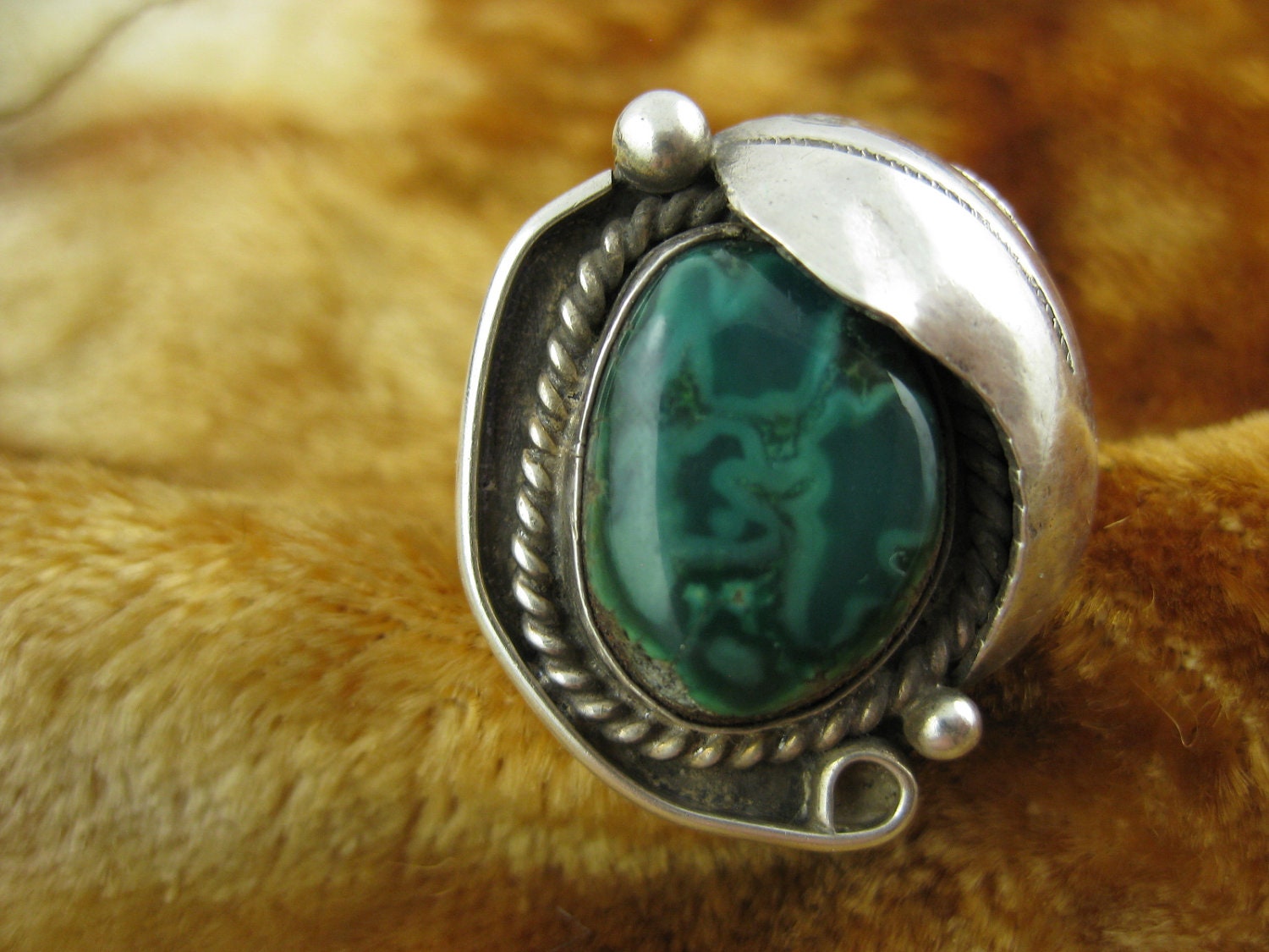 Ring - Size 6 - Sterling Silver - Green Stone - Leaflet Jewelry - Women Collectible - Oval Shape - Large Stone