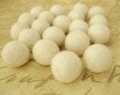 Felt Balls Ivory - 20 Pure Wool Beads 20mm - Off white Shade - Flat rate shipping  (W204)