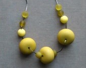 first green necklace - vintage lucite