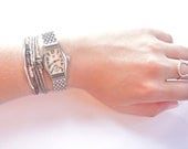 SALE // heartlines w. silver bar in steel blue grey // dainty bracelet with gunmetal tube geometric bead and matte steel blue seed beads