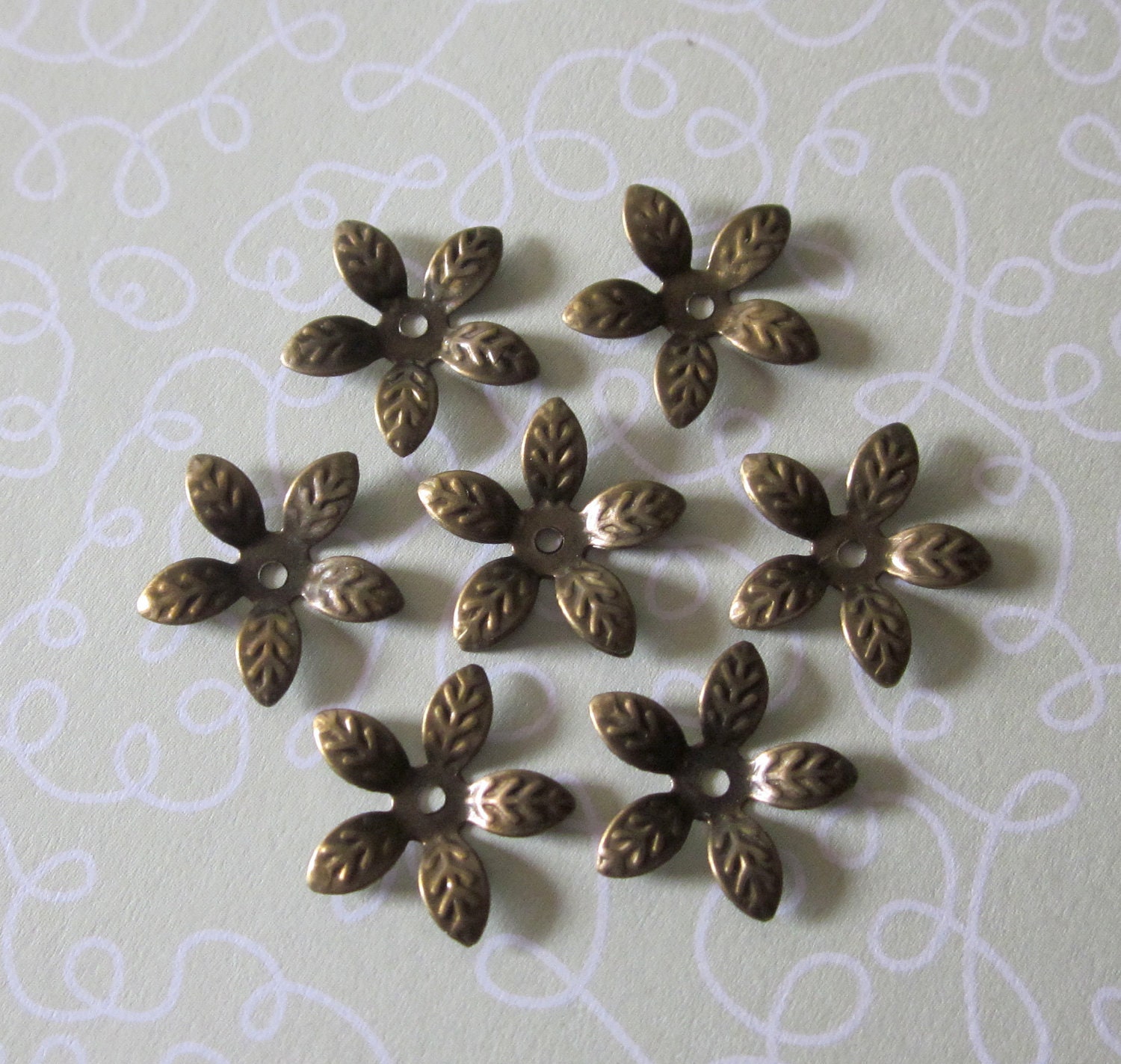 Antique Brass 5 Petal Flower Bead Cap 15mm (24)