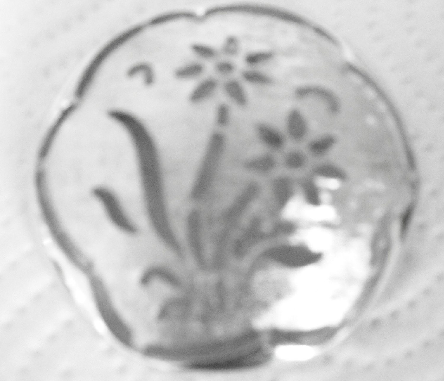 SARA COVENTRY BROOCH - Silvertone Pierced Round Vintage
