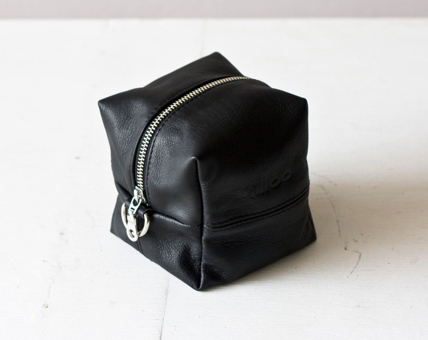 Leather makeup bag black, cosmetic case - Cube - milloo