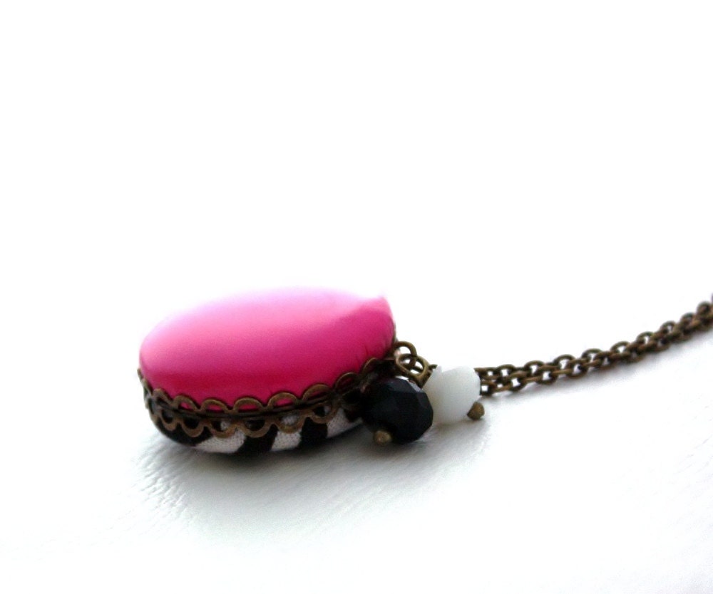 Chevron Black and White and Hot Pink Leatherette Necklace : Two Sided Fabric Necklace