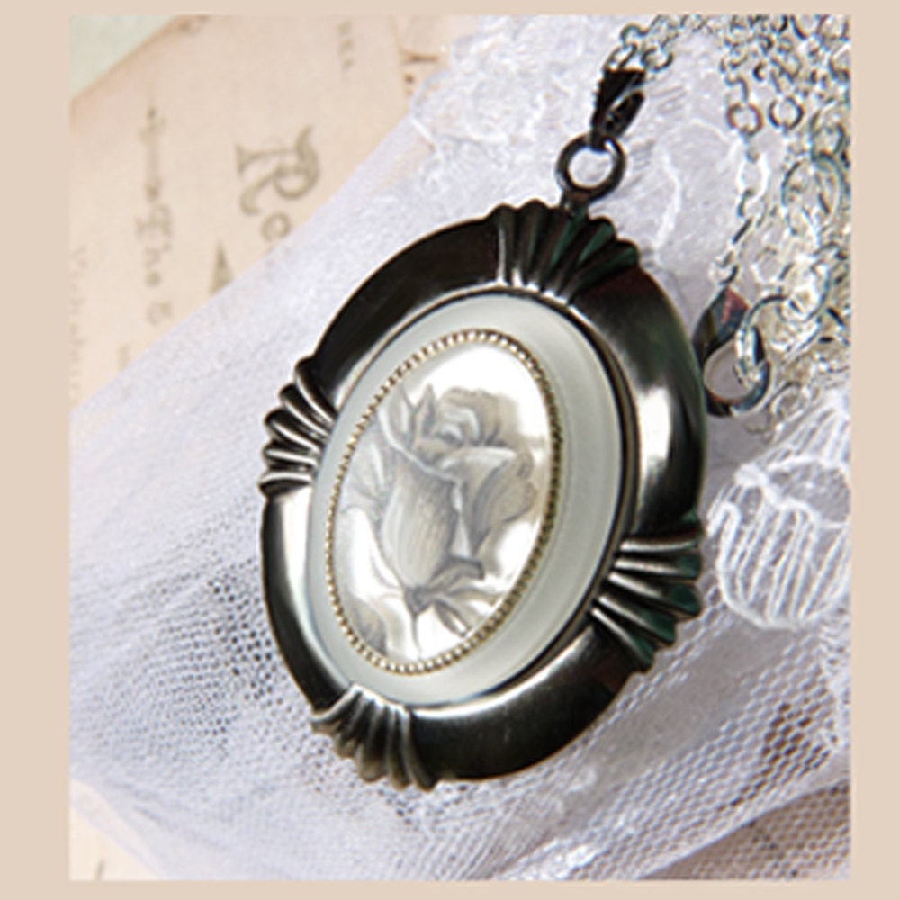 Frosted Mirrored Silver Rose - Necklace  DC 8072