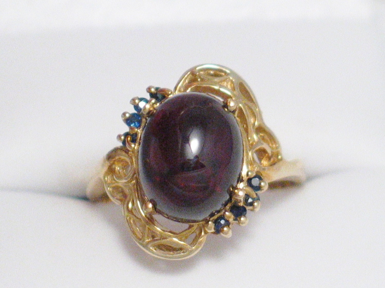 10k yellow gold red garnet cabochon blue sapphire gemstone ring band size 7.25