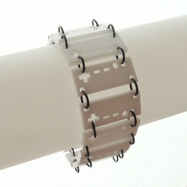 NES bracelet - white with black rings