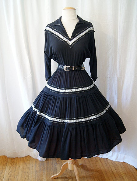 Rockin 1950's black cotton squaw patio dress with silver ribbon trim vlv rockabilly ranch - size Medium to Large