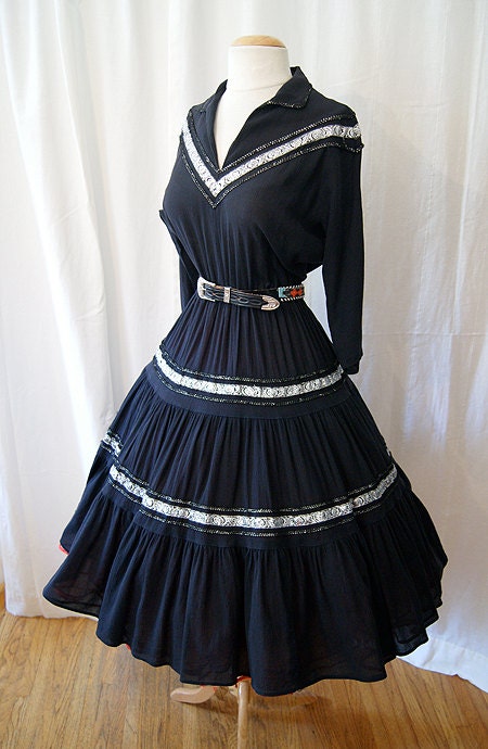 Rockin 1950's black cotton squaw patio dress with silver ribbon trim vlv rockabilly ranch - size Medium to Large