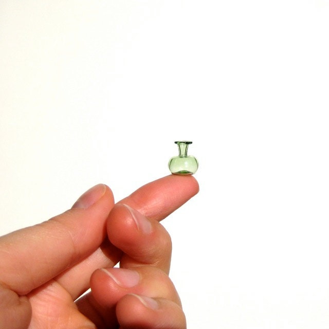 Miniature Vase in Green 1:12 Scale, Hand Blown Glass 1/12