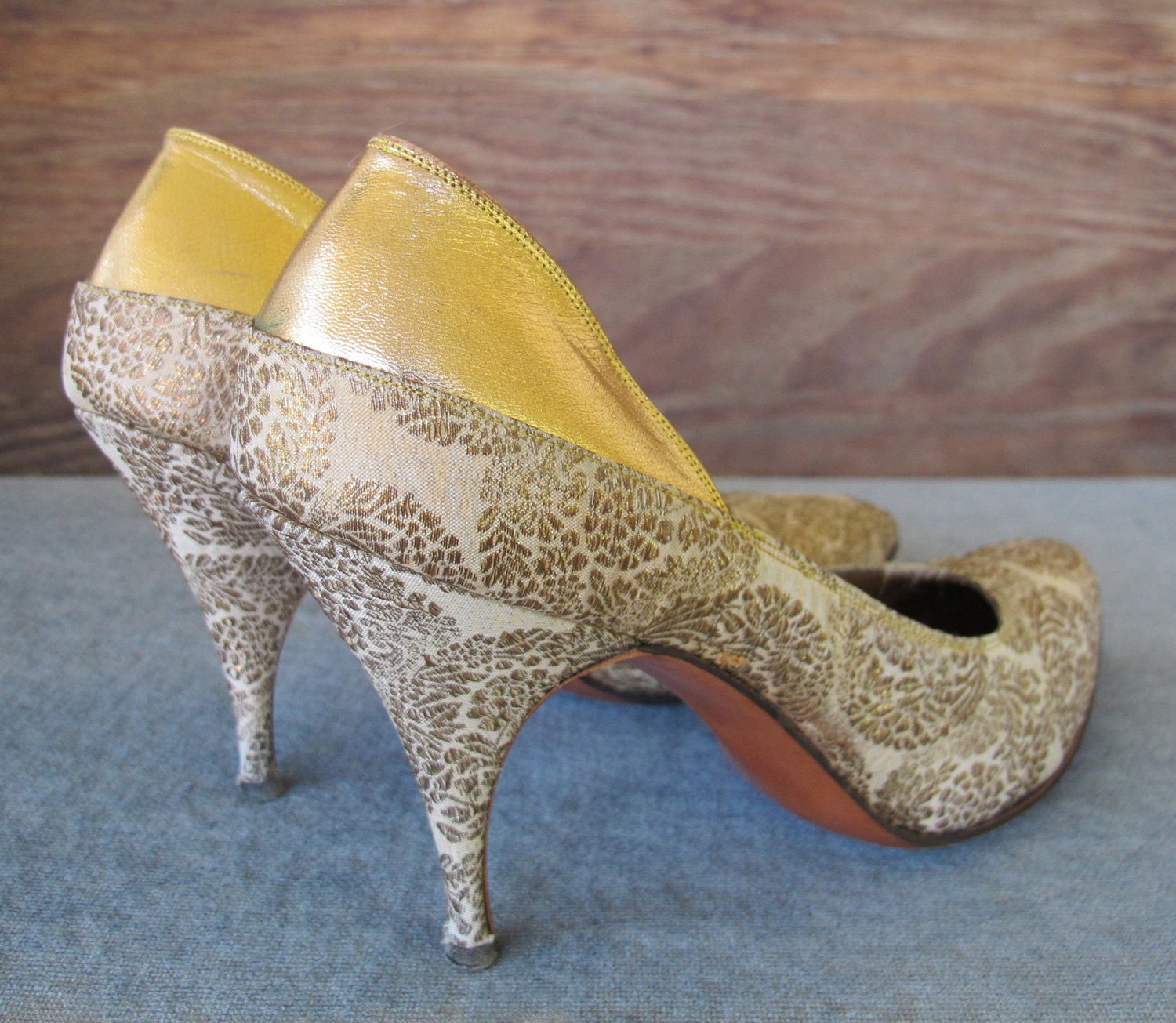 Vintage 1950's Gold Brocade Gold Stiletto Heels Shoes by Manour Bourne for I. Magnin