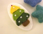NO SLIP Wool felt hair clip -Christmas tree -ecru