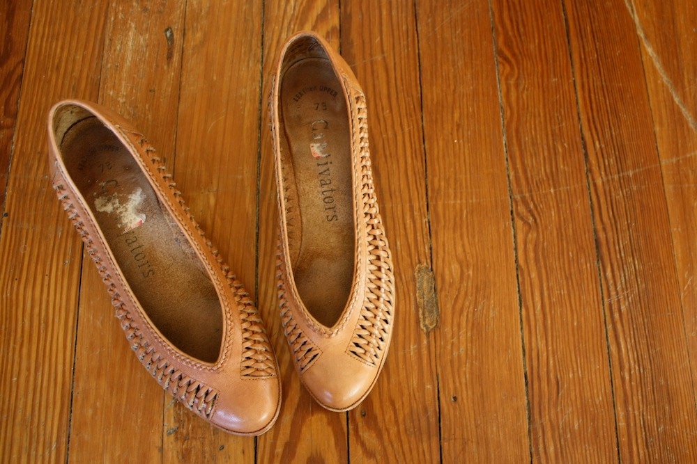 Vintage 1970s Ochre Basket Woven Leather Heels Captivators Size 7