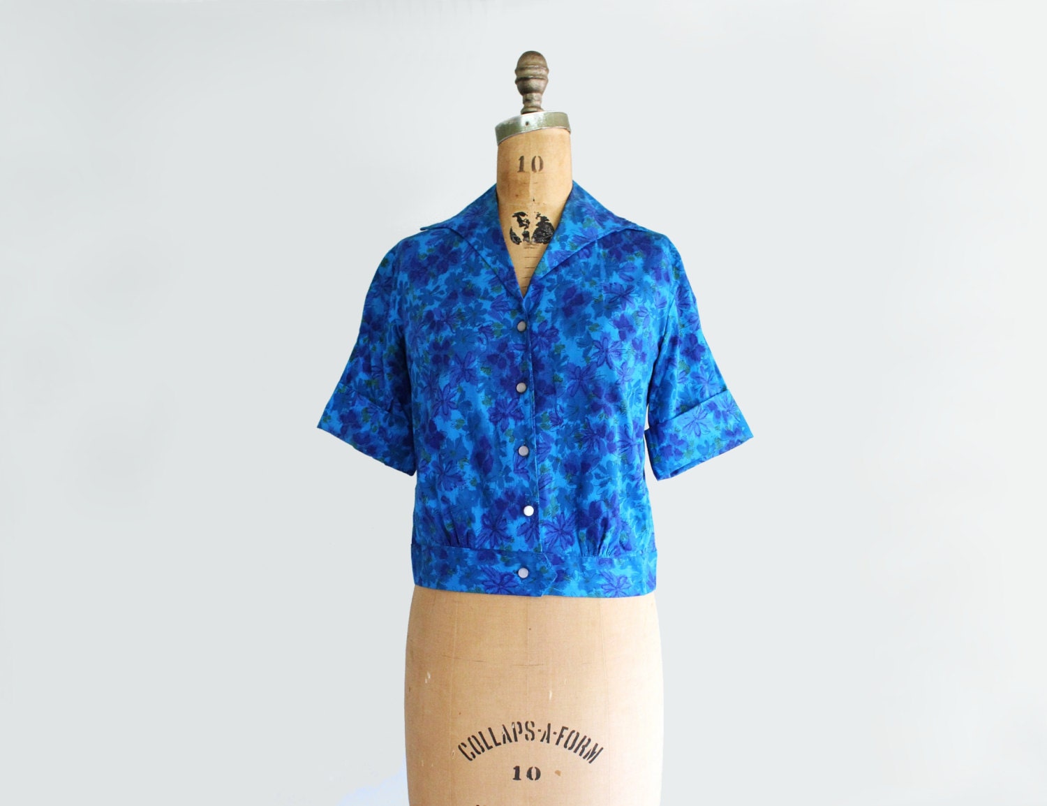 50s 60s blouse - vintage 1950s 1960s shirt - blue & purple floral print - button front - Medium Large