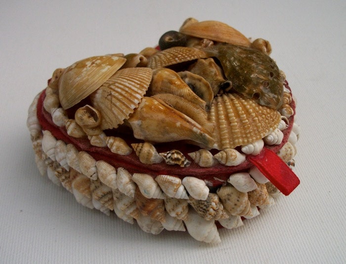 Vintage Heart-Shaped Shell Box