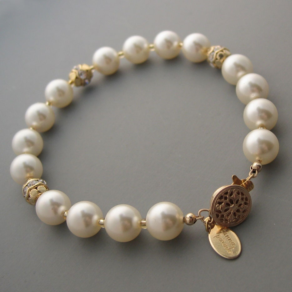 Pearl Bracelet with Crystal Bead Accents in Gold