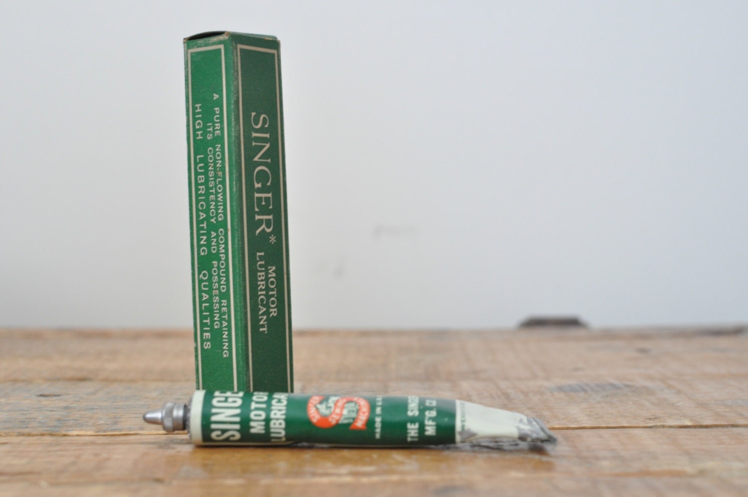 Vintage Singer Sewing Machine Motor Lubricant 1/2oz with Box