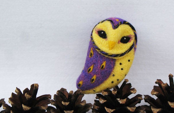 Barn Owl brooch in light yellow and purple, needle felted wool accessory