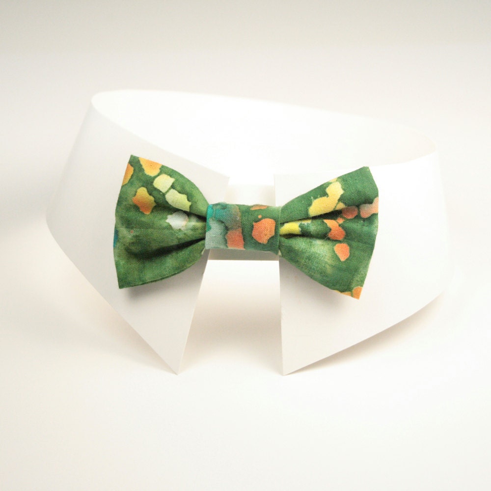 Turn to Fall Clip-On Bow Tie