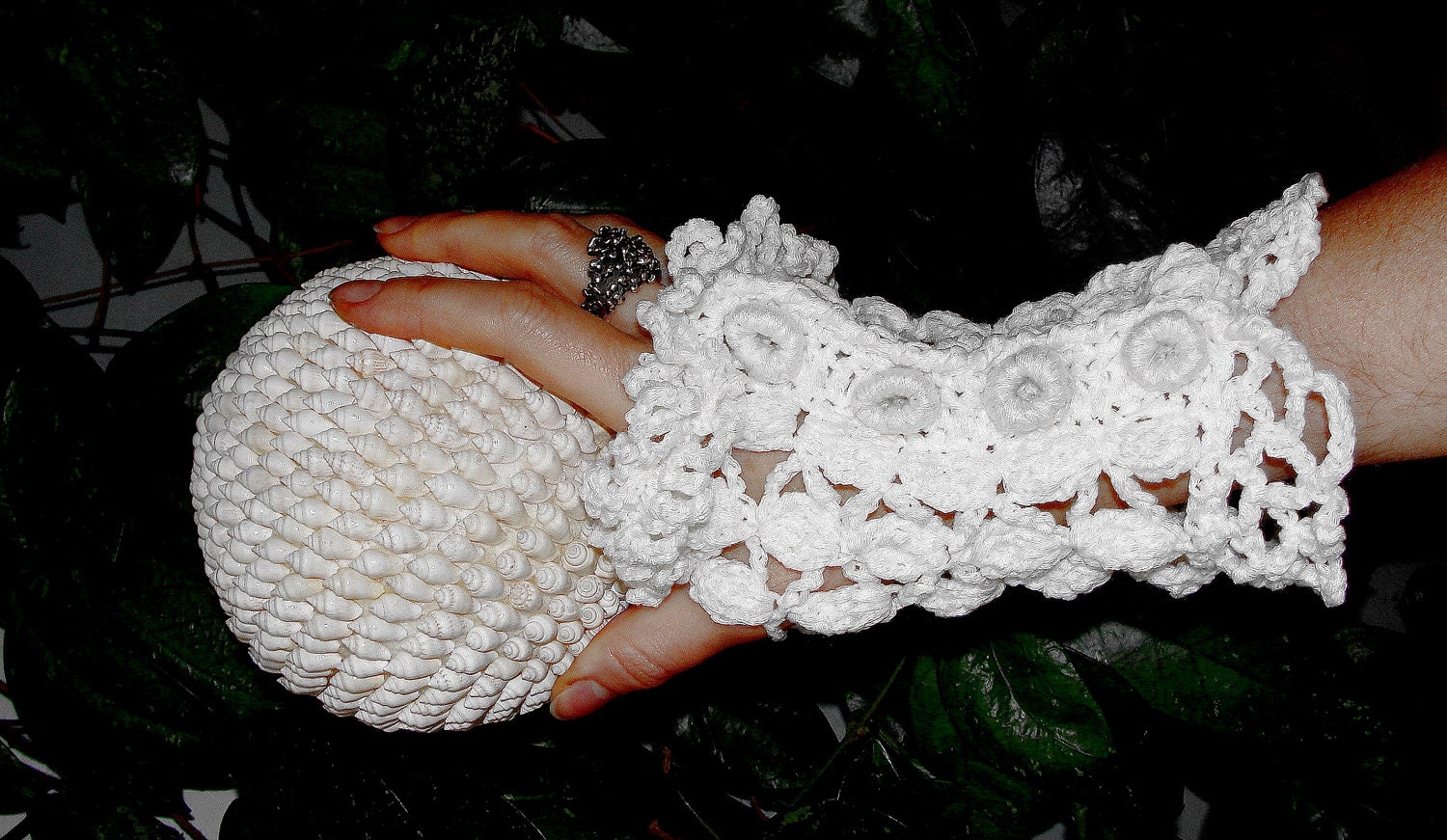 mittens Wedding Gloves, lace cuff, bridal cuff,, Lace Wedding Accessory, Bridal accessory, Fingerless Gloves,