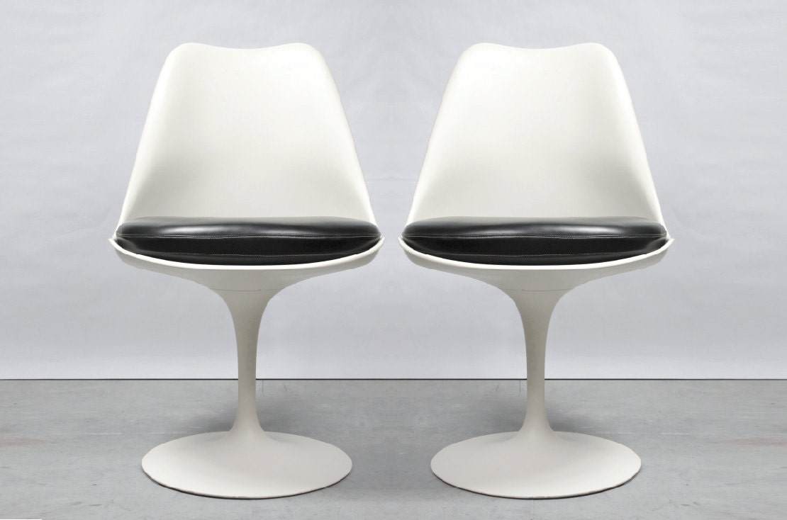 Vintage Eero Saarinen Tulip Side Chairs (Pair), Knoll, Mid Century Modern, White, Charcoal/Black