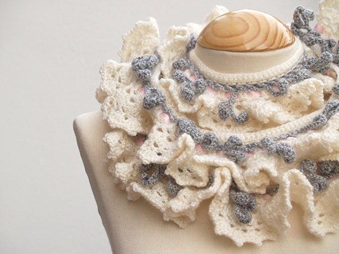 White and gray crochet scarf, with a pink ribbon - SILAYAYA