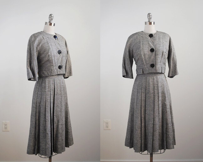 vintage 60's gray dress. 1960's pleated dress. jacket set. big buttons. heather dress 60.