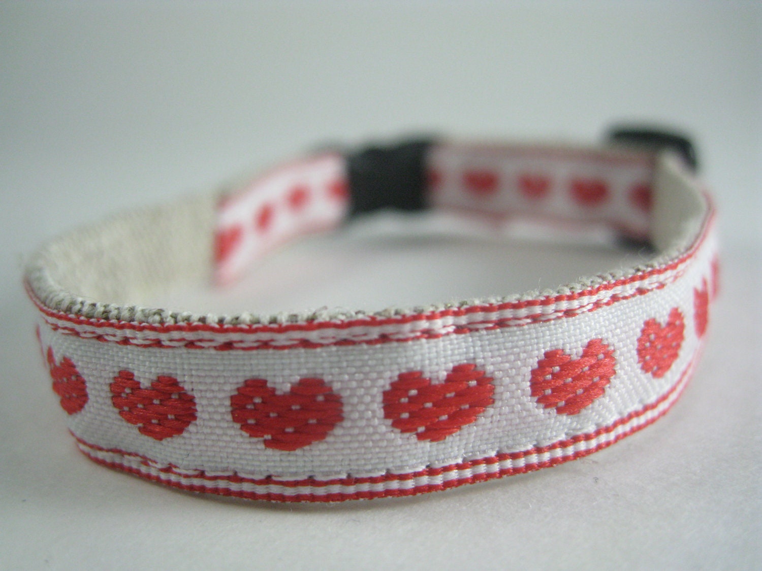 Red Hearts organic cotton cat collar