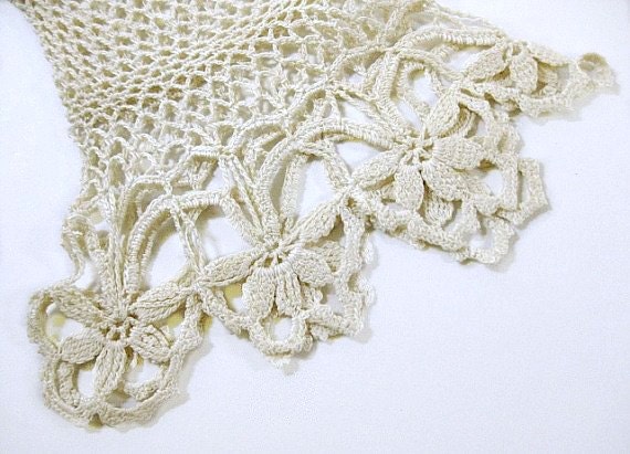 Vintage Crochet Lace Gloves in Ecru Flared Wrist Gauntlet Fishnet Bridal Wedding
