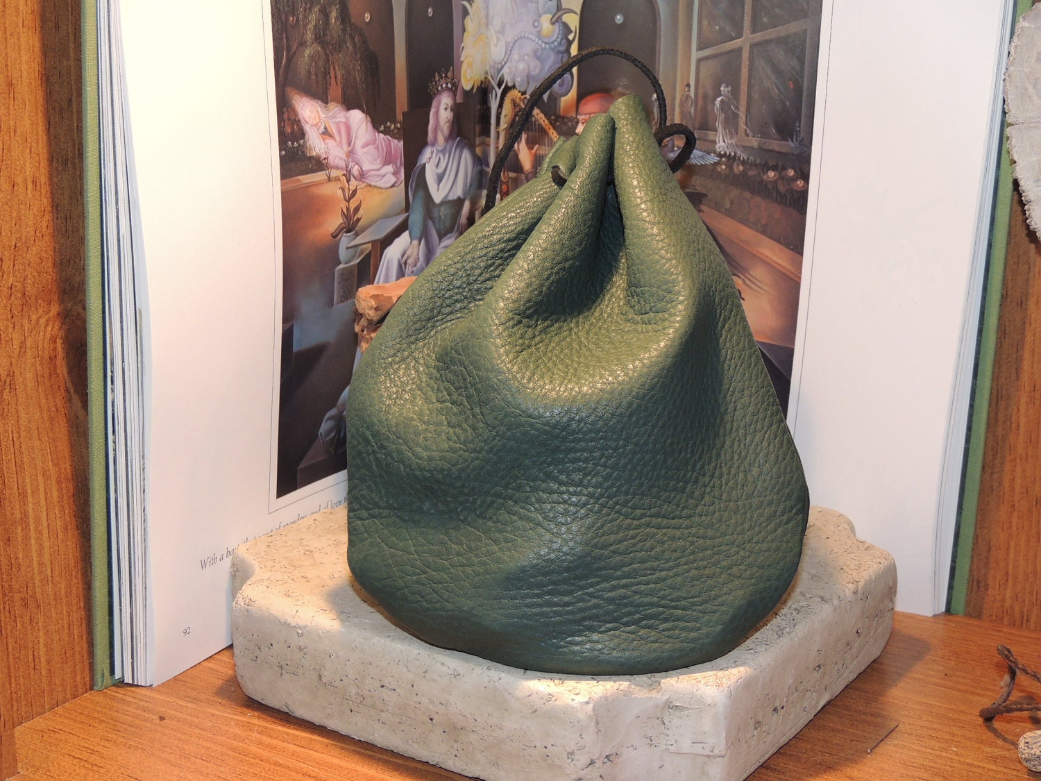 Medium-sized Drawstring pouch (Forest Green leather)