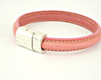 Vintage pink semiround double sewed leather bracelet with zamak magnetic clasp