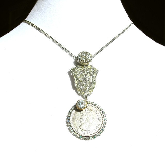 Necklace Queen Elizabeth Pendant Vintage by dabchickvintagegems