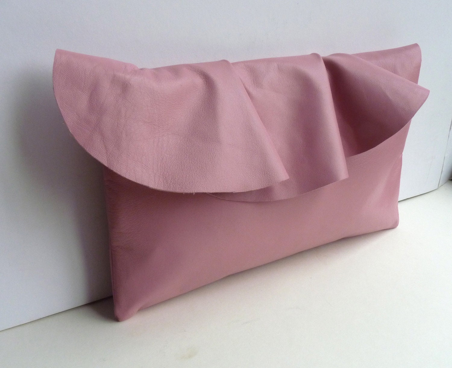 Leather bag with ruffle detail, in Rose Pink