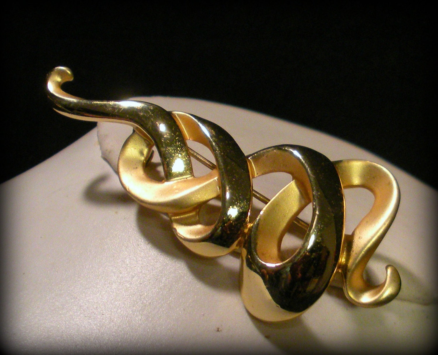 Vintage Knotted Ribbon Brooch