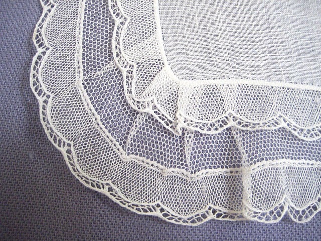 VINTAGE WEDDING HANKIE, Double Row of Ruffled Lace Applied to Hankerchief Cotton, Scalloped Edges, So Feminine, Excellent Condition