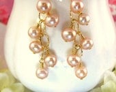 Rose pearl cluster gold hammered chain earrings