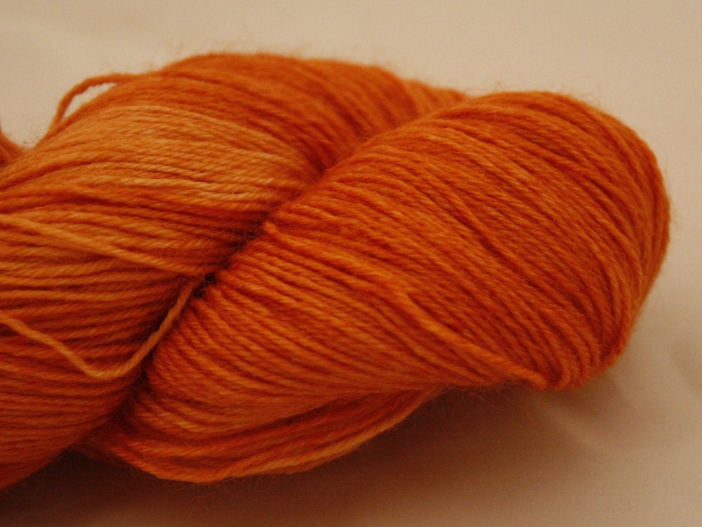 Handdyed Hopeasäie Basic, Porkkana lot 10