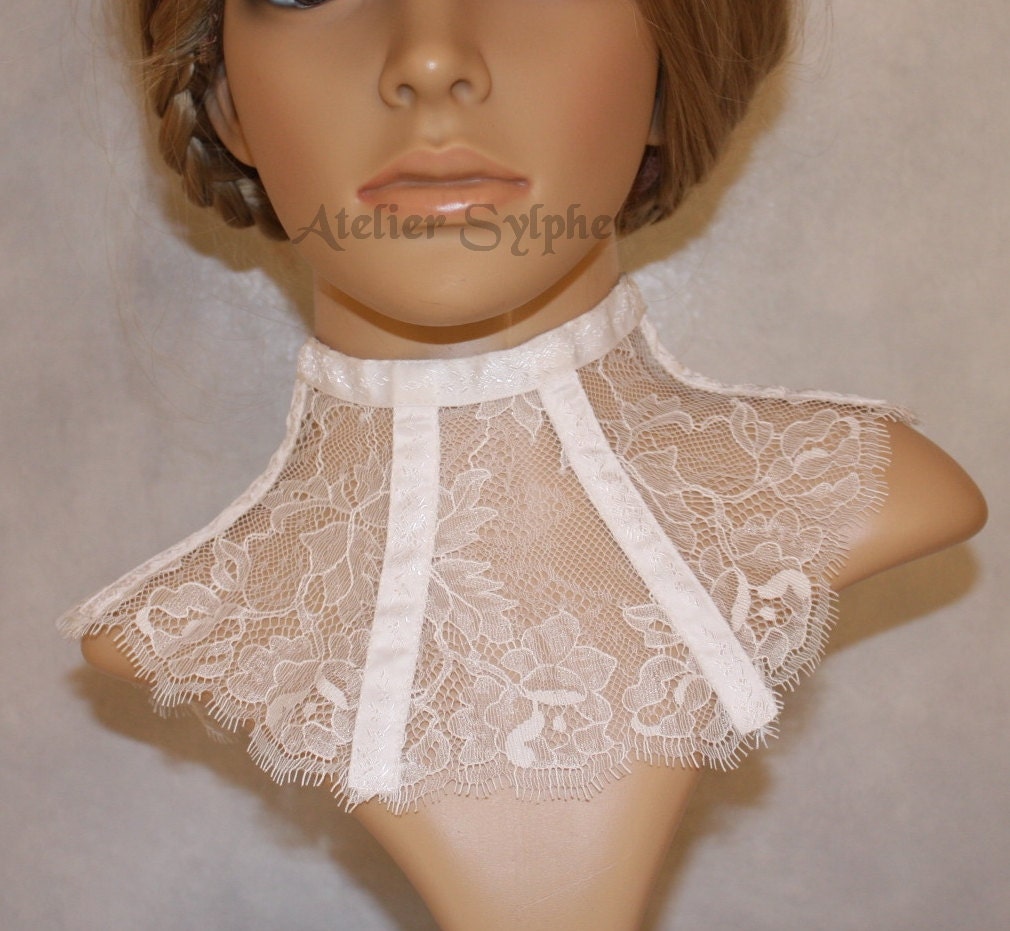 White lace neck corset collar with delicate style,  ribbon, back lacing and zip closure Ref D