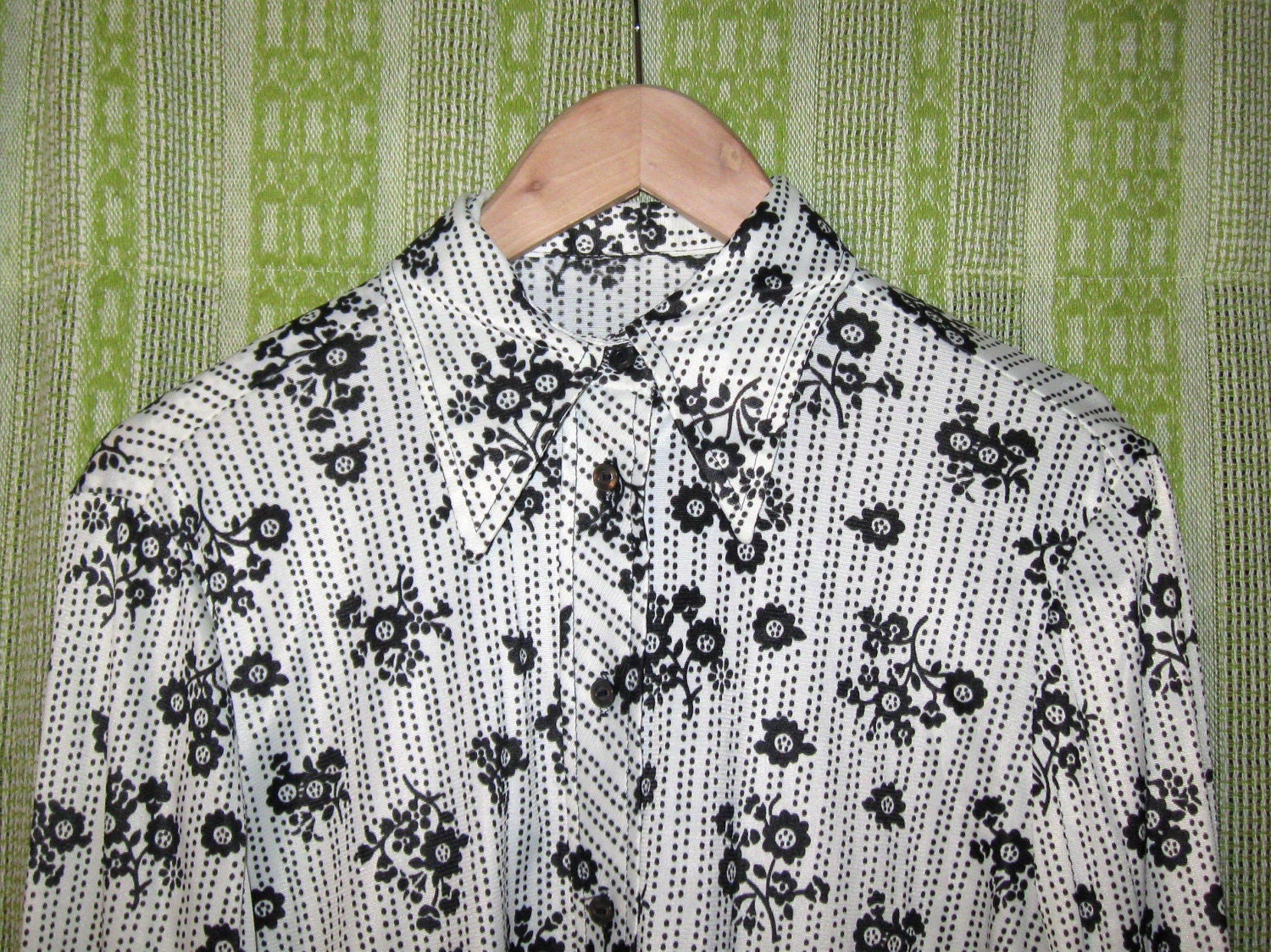 Vintage 70's 1970's Seventies Women Teen Cyber Monday Hipster Indie Sophisticated Trendy Black & White Floral Blouse 30% OFF SALE
