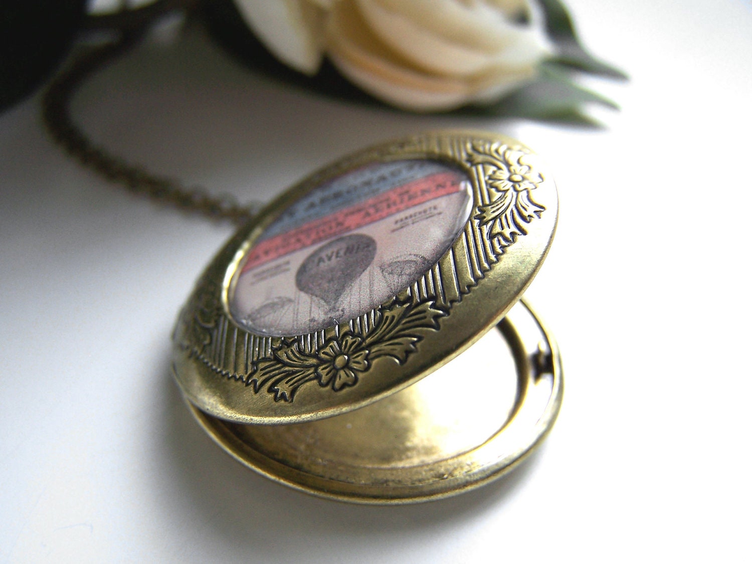 Vintage Balloon Bronze Round Locket (Style No. 2)