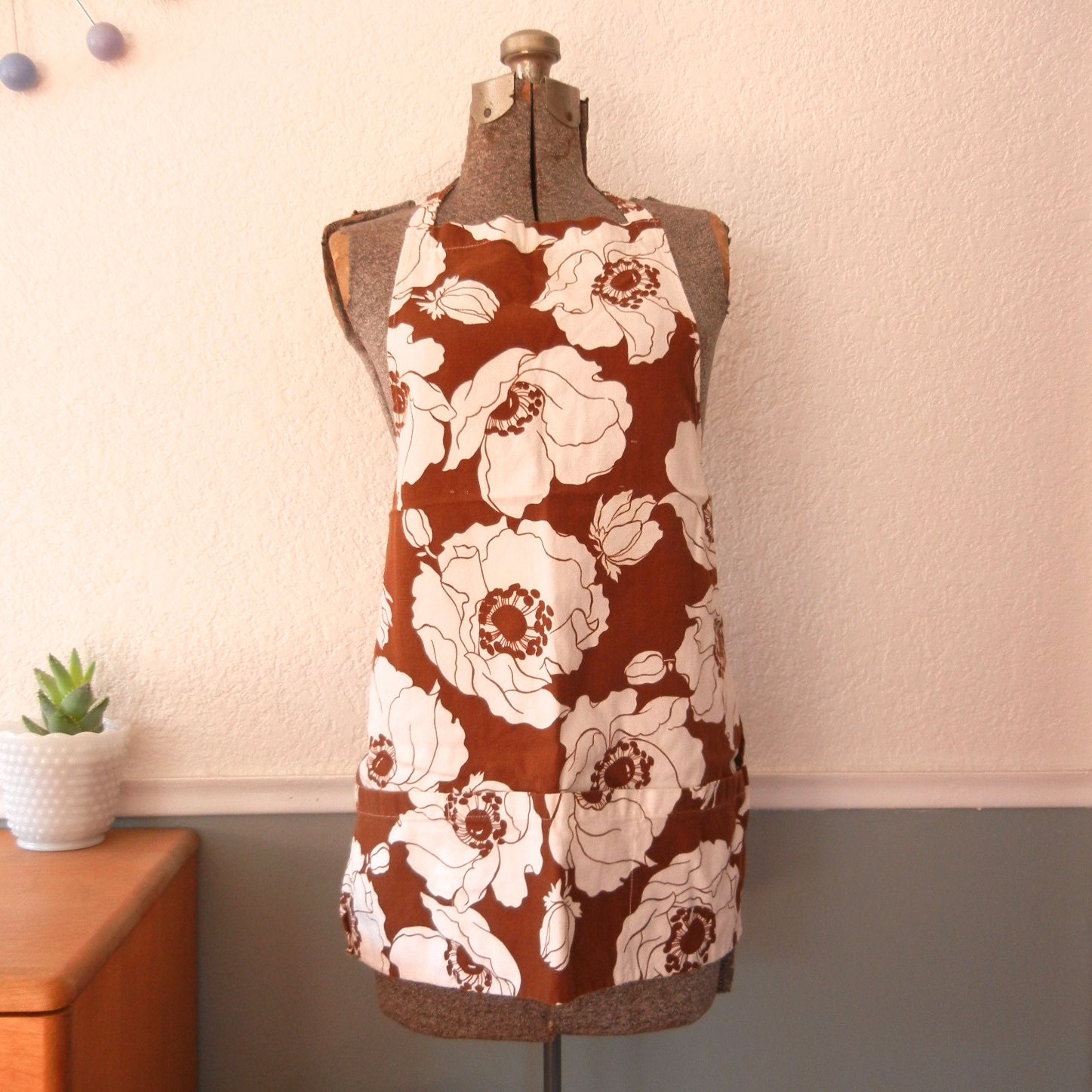 Vintage Apron, Hawaiian Hibiscus Print, Brown & White Bib Apron
